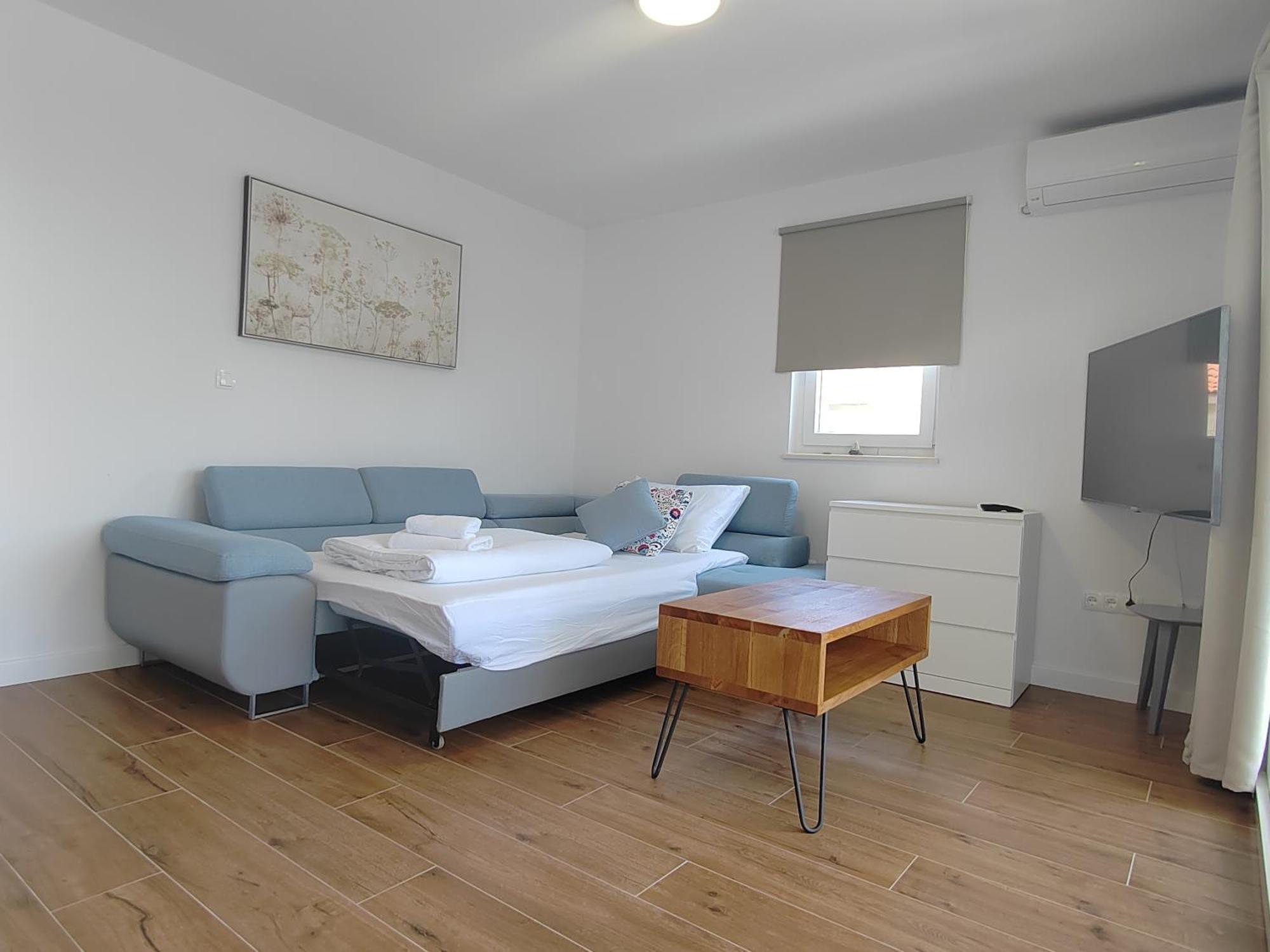 L&L Apartmani 1 Bol Exterior photo