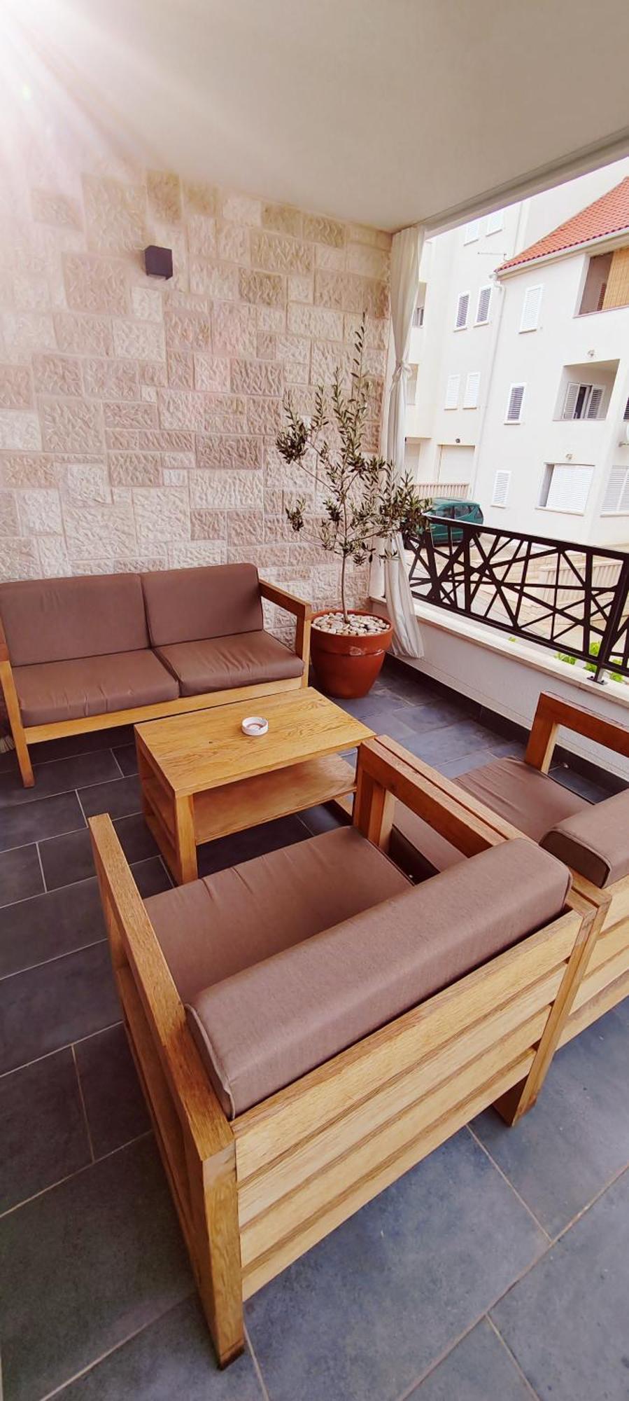L&L Apartmani 1 Bol Exterior photo